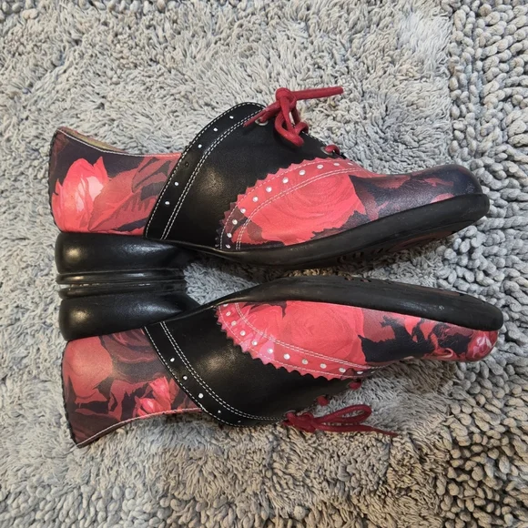 Fluevog Size 6, Rose Print Fellowships - Picture 9 of 9